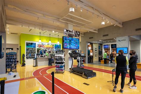 Fit 2 run - Fit2Run now has 32 stores in Florida and Puerto Rico. Eleven of those were added in 2023, and the company is looking to add more, Parks Robinson said. In 2021, Fit2Run opened its flagship, 7,000 ...